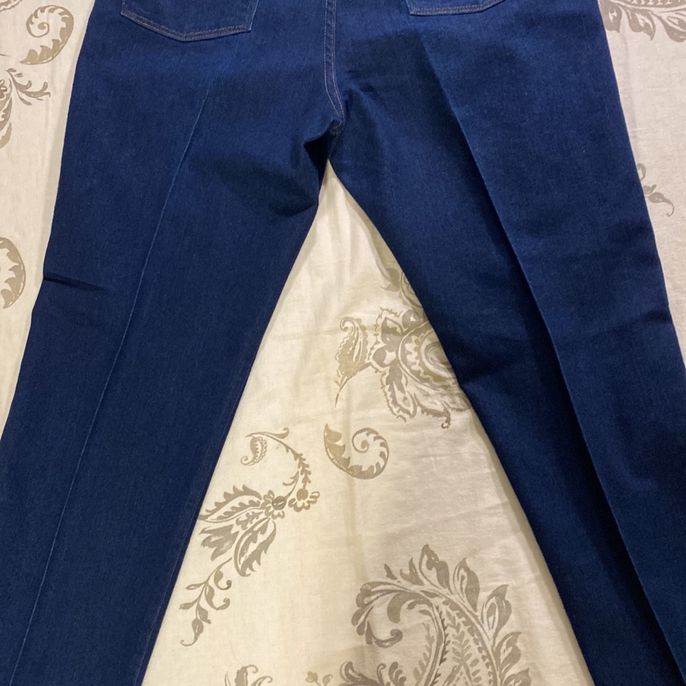 Wrangler dark wash jeans - Picture 7 of 13